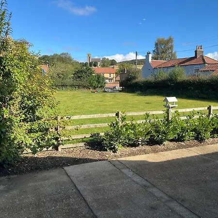 Meadowside * Weaverthorpe