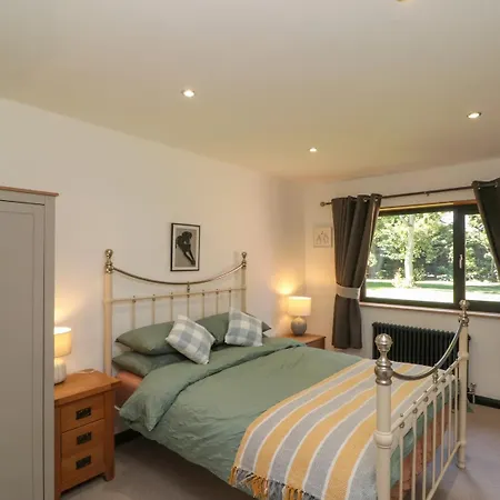 Meadowside * Weaverthorpe