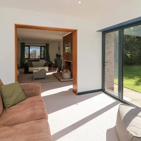 Meadowside Weaverthorpe