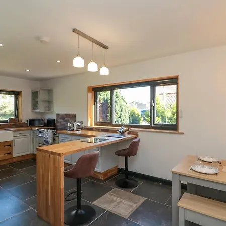 Meadowside Weaverthorpe